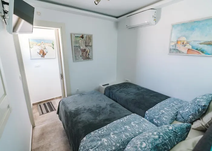 Lux House With Outdoor Jacuzzi And Sea View In Santorini *