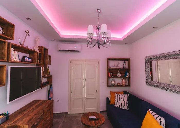 Lux House With Outdoor Jacuzzi And Sea View In Santorini Emporio (Santorini)