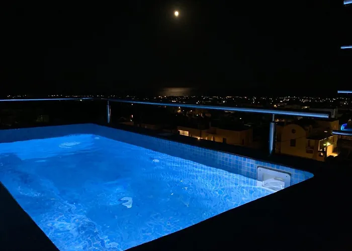 Lux House With Outdoor Jacuzzi And Sea View In Santorini Emporio (Santorini)
